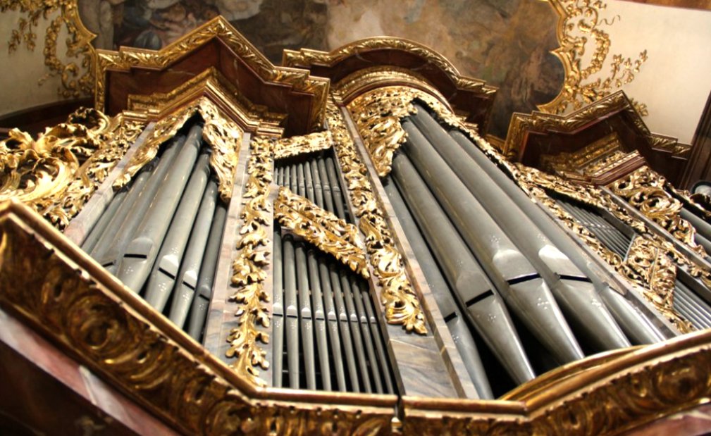 Organ in St. Francis Church, Prague