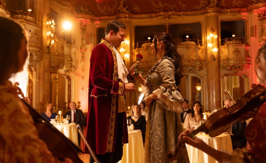 Opera duet in the Boccaccio Ballroom during the Mozart Dinner