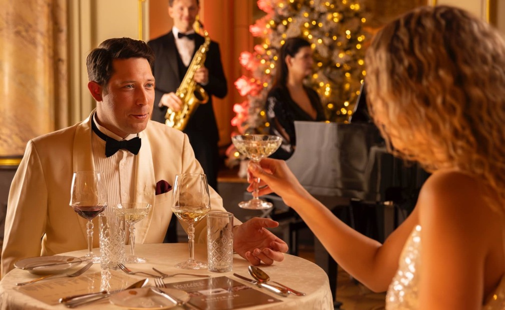 New Year's Eve Mozart Gala Dinner: a toast in the Boccaccio Ballroom